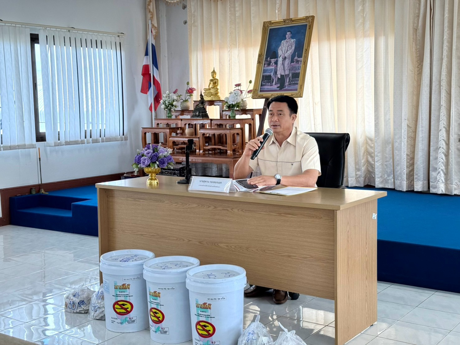 มอบทรายอะเบท เพื่อรณรงค์ป้องกันและควบคุมโรคไข้เลือดออกในเขตพื้นที่ตำบลเมืองพลับพลาในช่วงฤดูฝน